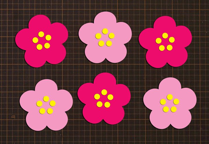 無料ダウンロード型紙で「ひなまつり 桃の花」の壁面飾りを作ってみた