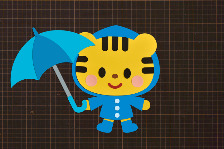 無料ダウンロード型紙で「とら 梅雨バージョン」の壁面飾りを作って